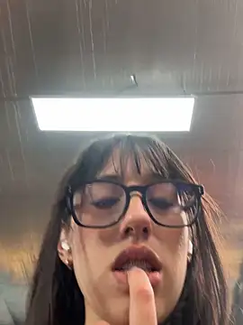 susi_chimm (F young) - squirt in public