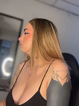 CarolQueen1_ webcam