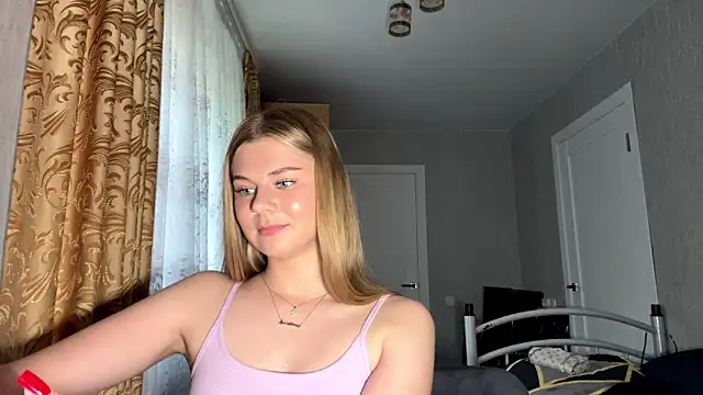 HoneysPiee webcam