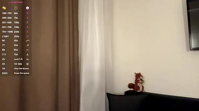 Ur_neighbor_Kira webcam