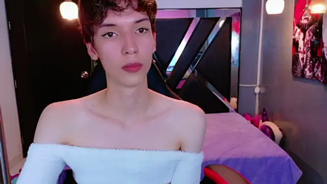 Stefany_PiInk live cam on StripChat