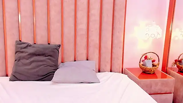 Zoe_Monrow webcam