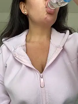 magical_mia webcam