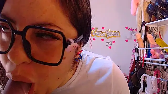 lanaqueen699 webcam