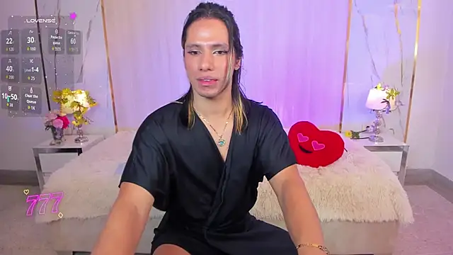 TylerBloom live cam on StripChat