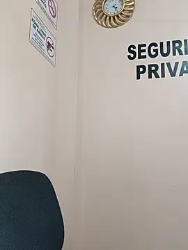 Hannah-colx live cam on StripChat