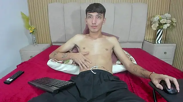 MichaelVasquex live cam on StripChat