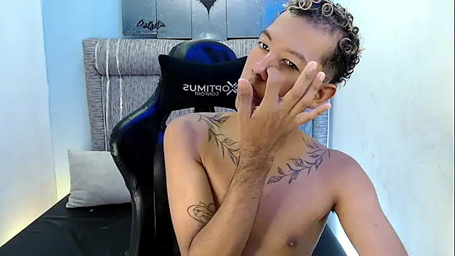 Taylerr_18 webcam