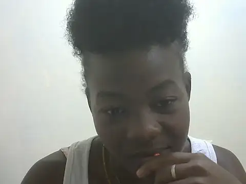 petite_lilly live cam on StripChat