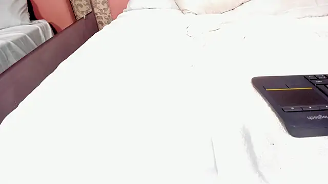 YaraShinne webcam