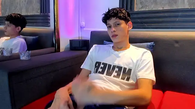 Penenon63 - Male webcam sex chat