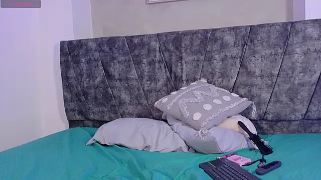 MadisonCollinss_ webcam