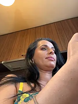 Hotmomcheckk_ webcam
