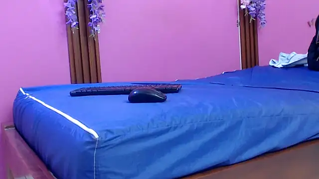 skinnybarbie022 webcam