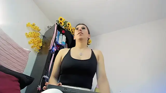 HeyAmaraa webcam