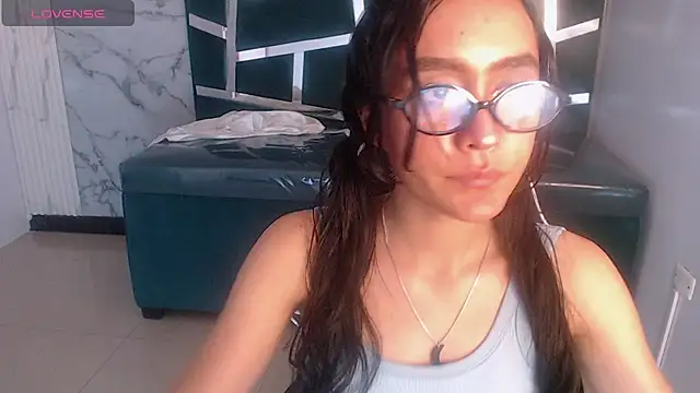 BonnieAmour_ch webcam
