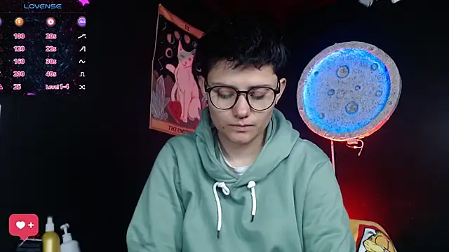 girl_intense444 webcam