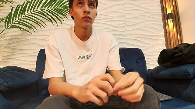 pavo_tv (M twink) - make your cock hard and masturbate