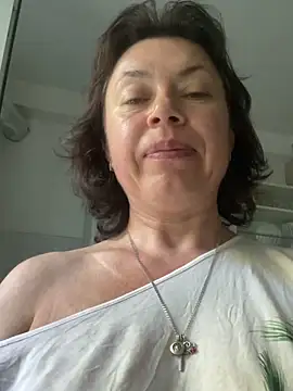 Kiramagic live cam on StripChat
