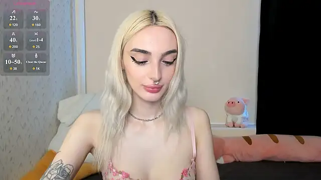 succubantra live cam on StripChat