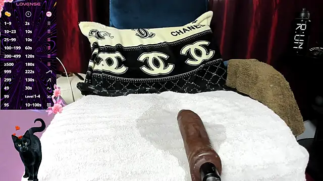 __Mommy__ live cam on StripChat