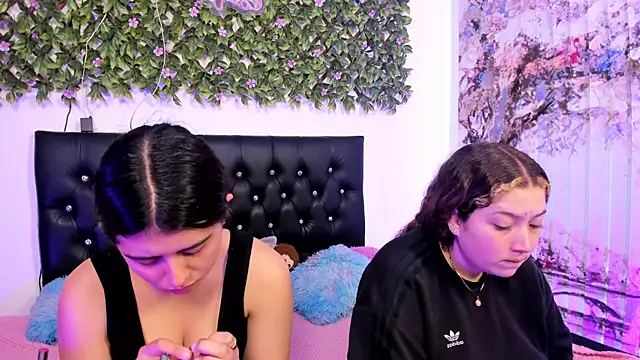 valeria_and_zoe webcam