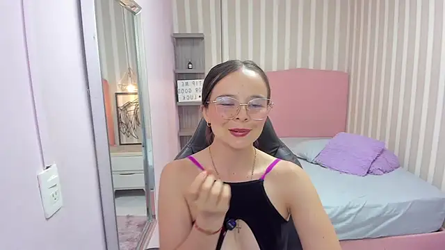 lorelaigiven - LORELAIGIVEN's free webcam - UK Sex Cams