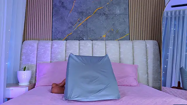 mia_scot webcam
