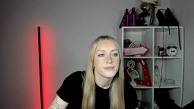EvelynBlond webcam