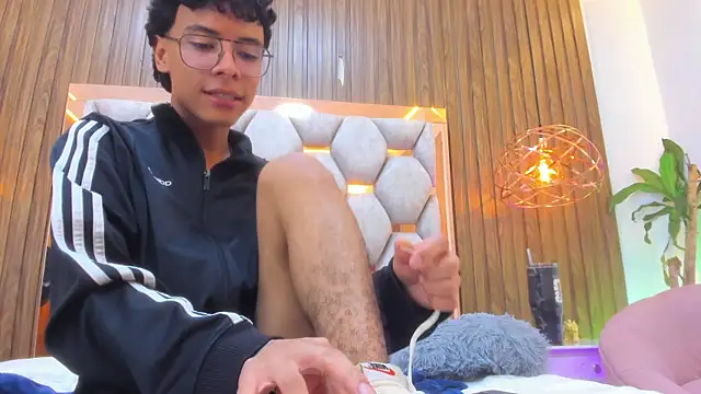 adams_bobby (M twink) - cum show 🍆💦