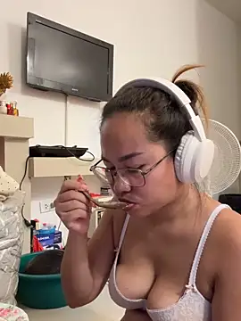Ponthip webcam