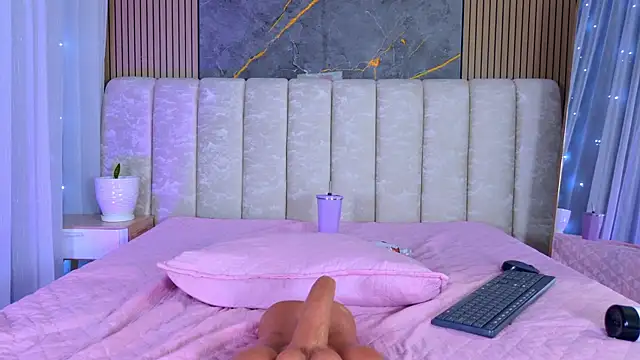 mia_scot webcam