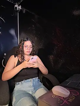 Dakotaa_ls live cam on StripChat