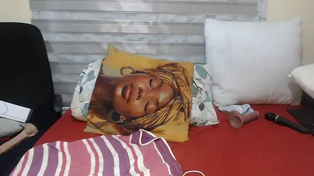 Foxybrownxx1 webcam