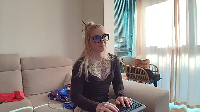 tattoobbgirl webcam