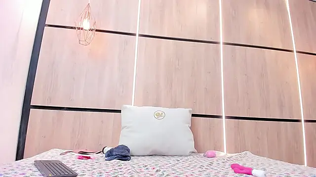 ikia_lopez_ webcam