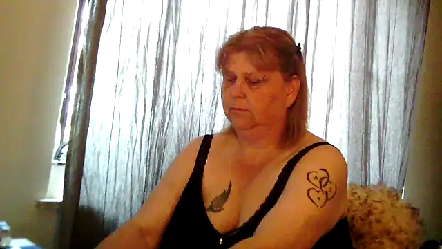 sylviastar46 (Ask my age) - Kies 1 ding uit fooimenu