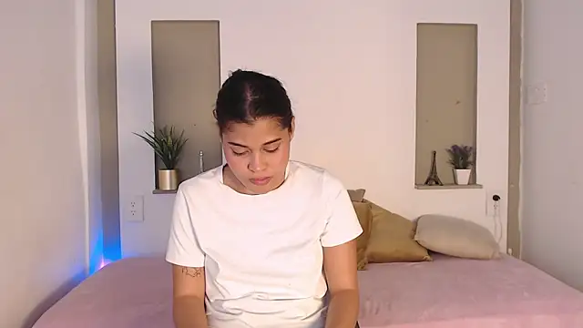 kitty_desire2 - Kitty_Desire2's free webcam - UK Sex Cams