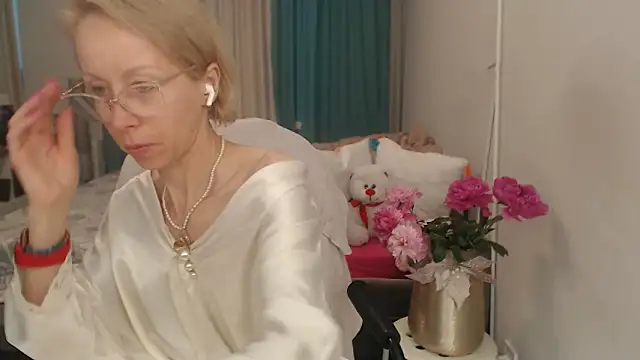 LuxuryNika webcam