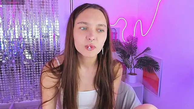 ChloeSunny live cam on StripChat
