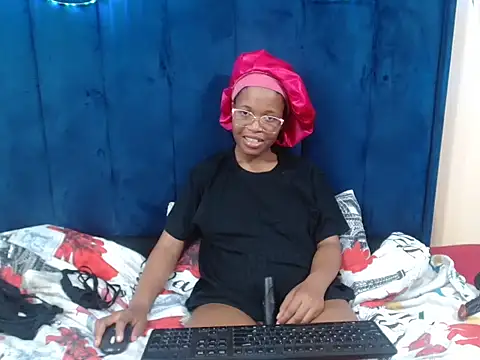 HotCreamyTea webcam