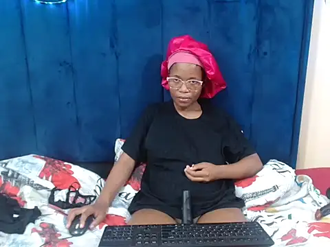 HotCreamyTea live cam on StripChat