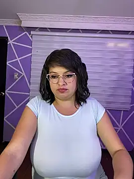 MiiaaJoness webcam