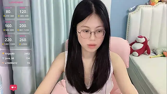 Luna-666 live cam on StripChat