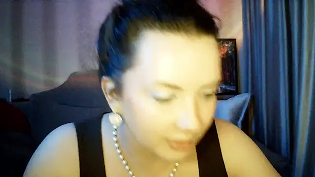 MoodieMira live cam on StripChat