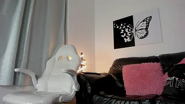 Lily_amara live cam on StripChat