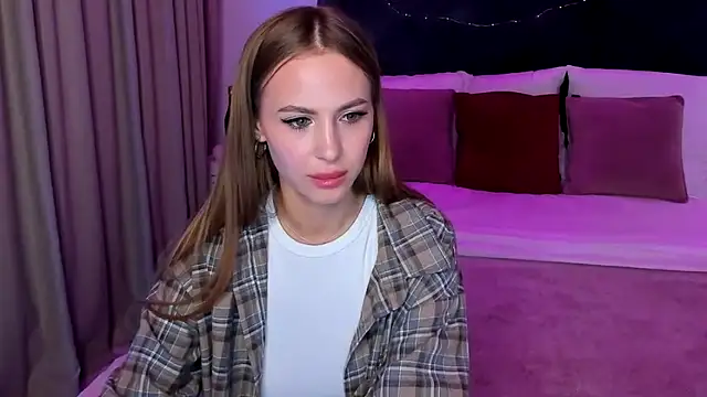LullyFoxy live cam on StripChat