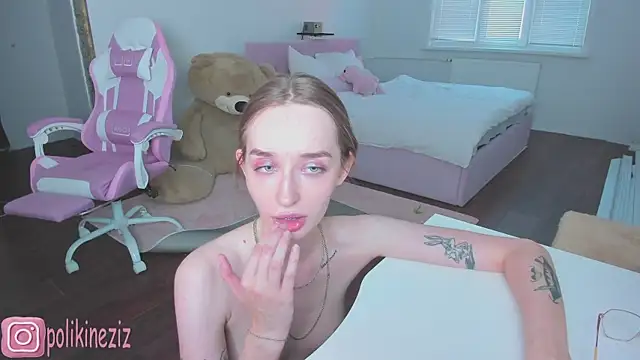 MoonDust live cam on StripChat