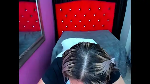 ScarletBigTitties webcam
