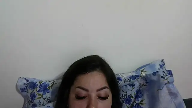 LovelyJulliette webcam
